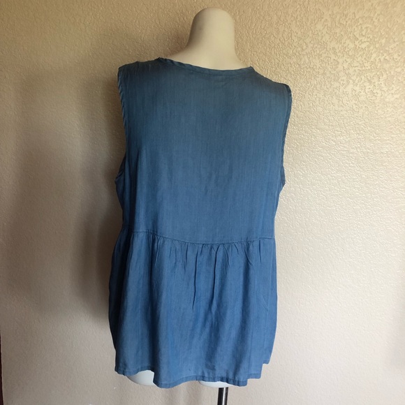Crown & Ivy Blue Chambray Embroidered Tank Top Size 2X - Picture 4 of 9